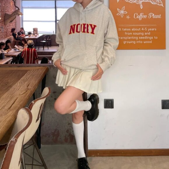 Brandy Melville Dana Skirt (White) - Picture 2 of 2